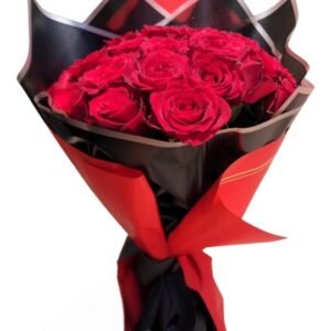 Une composition onirique tout en roses, douce et poétique.
